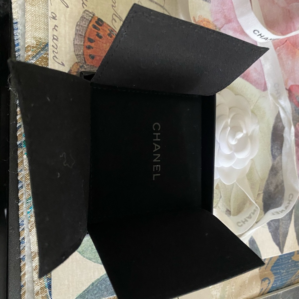 Chanel Script earring - Picture 2 of 5